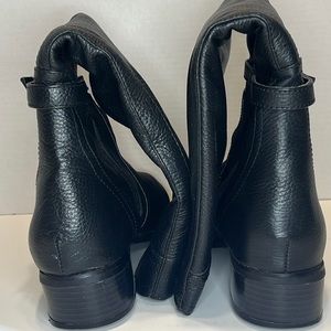 Woman’s Black Boots Size 10! 🥶